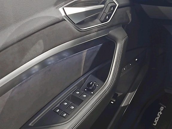 Audi e-tron Sportback 10 of 25