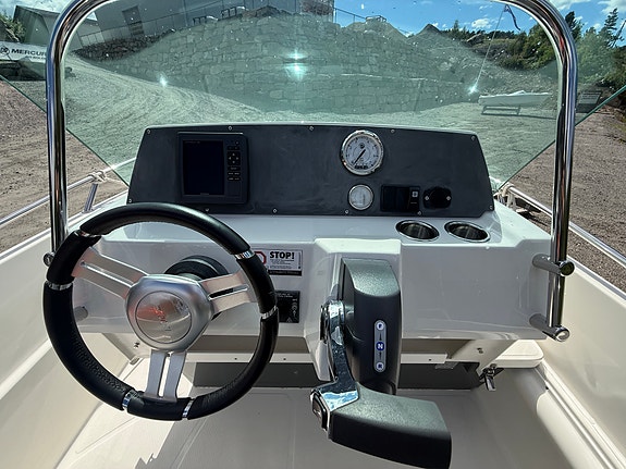 Sting 485S m/Evinrude 60 & Henger 4 of 5