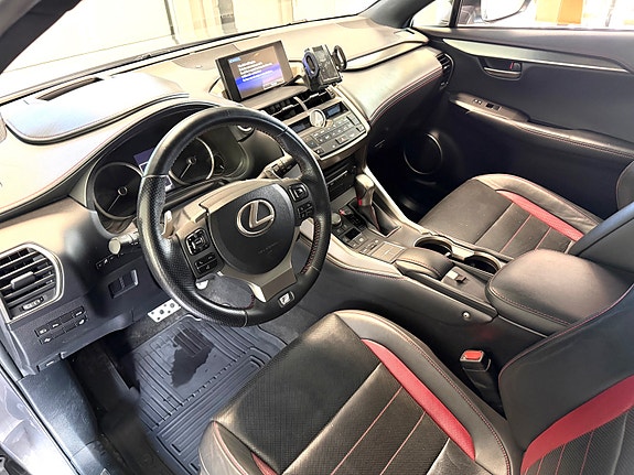 Lexus NX300h 12 of 16