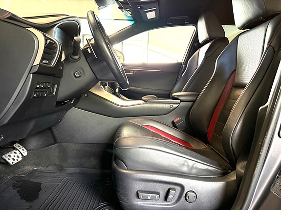 Lexus NX300h 11 of 16