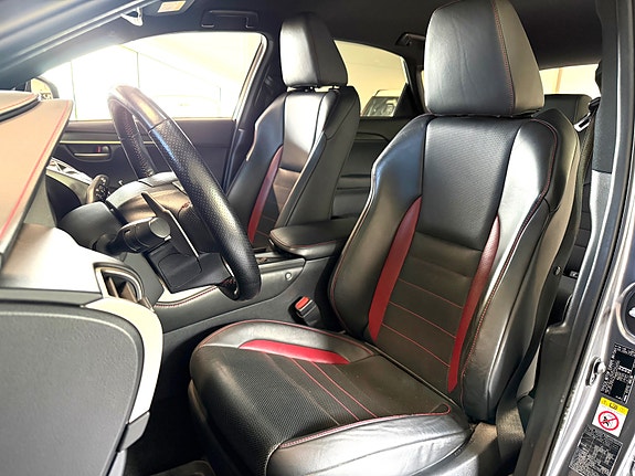 Lexus NX300h 10 of 16