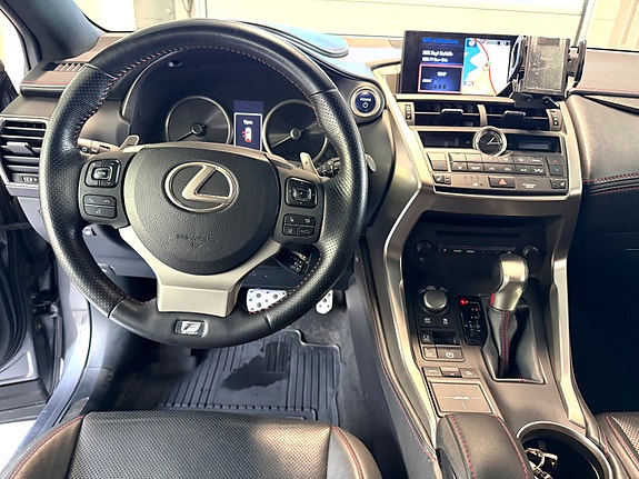 Lexus NX300h 13 of 16
