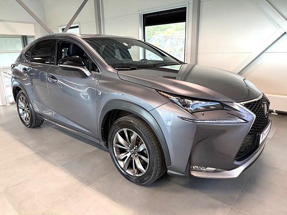 Lexus NX300h 8 of 16