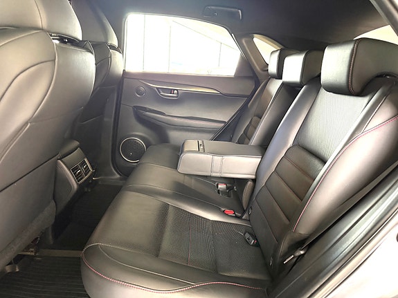 Lexus NX300h 15 of 16
