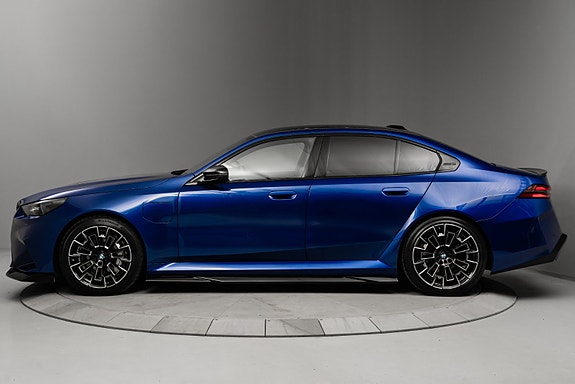 BMW M5 2 of 5