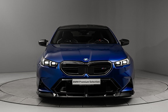 BMW M5 3 of 5