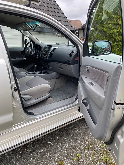 Toyota HiLux 9 of 11