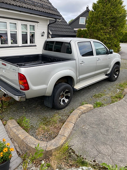 Toyota HiLux 3 of 11