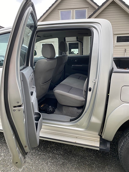 Toyota HiLux 7 of 11