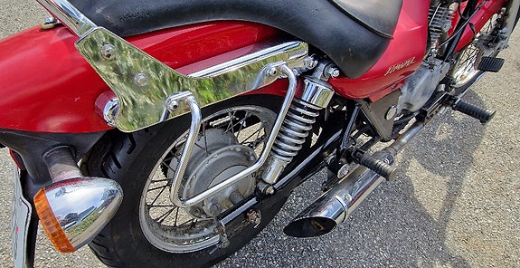 Kawasaki BN 125 Eliminator 4 of 5