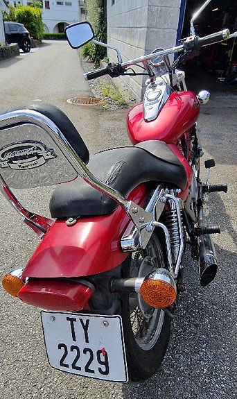 Kawasaki BN 125 Eliminator 5 of 5