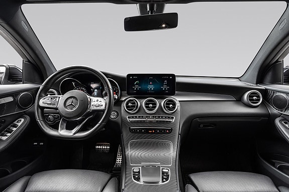 Mercedes-Benz GLC300 e 16 of 28