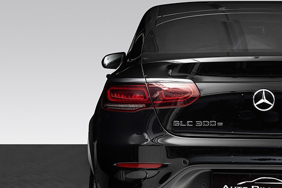Mercedes-Benz GLC300 e 8 of 28