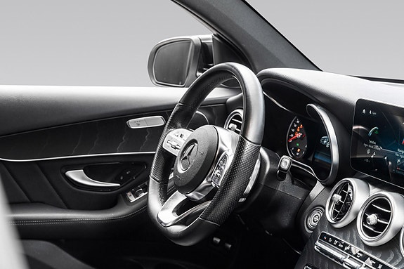 Mercedes-Benz GLC300 e 17 of 28