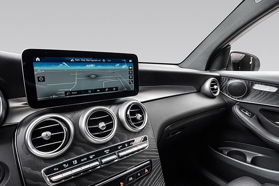 Mercedes-Benz GLC300 e 20 of 28