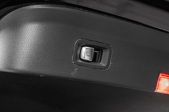 Mercedes-Benz GLC300 e 13 of 28