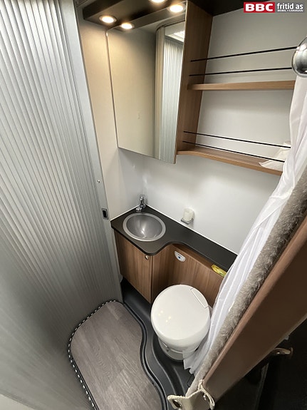 Adria Sun Living / Hydrauliske støttebein / Aircondition / Automat / Enkeltsenger / Meget pen bil / Innbytte 5 of 5