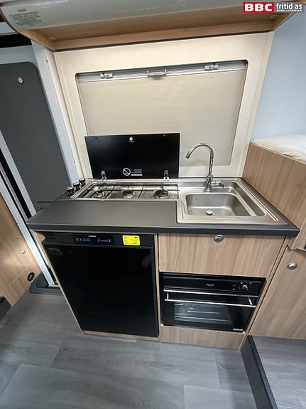 Adria Sun Living / Hydrauliske støttebein / Aircondition / Automat / Enkeltsenger / Meget pen bil / Innbytte 4 of 5