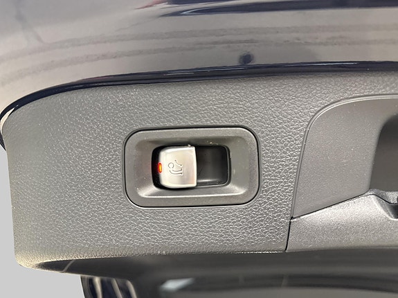 Mercedes-Benz EQC400 18 of 30
