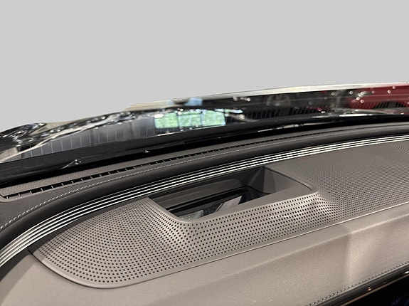 Mercedes-Benz EQC400 24 of 30