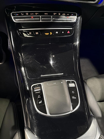 Mercedes-Benz EQC400 11 of 30