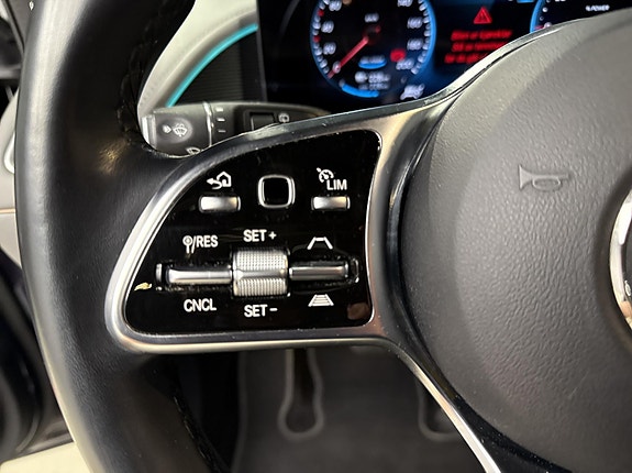 Mercedes-Benz EQC400 26 of 30