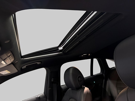 Mercedes-Benz EQC400 25 of 30