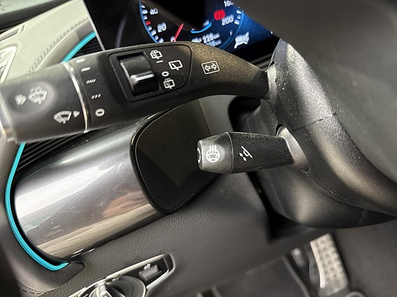 Mercedes-Benz EQC400 23 of 30