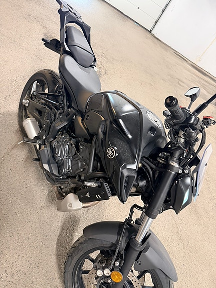 Yamaha MT-07 2 of 5