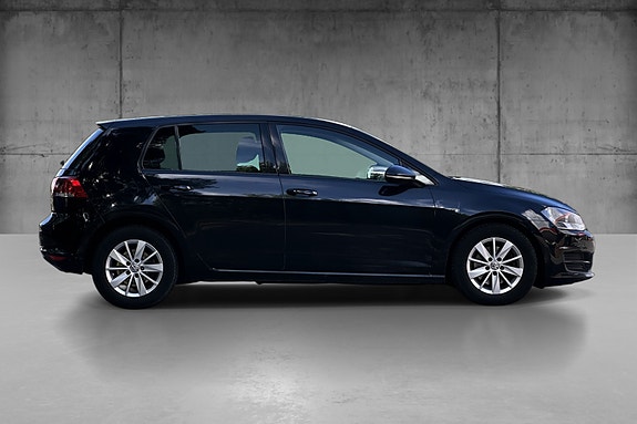 Volkswagen Golf 2 of 5