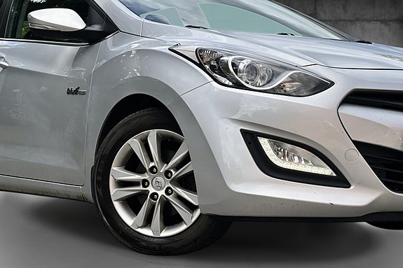 Hyundai i30 2 of 5