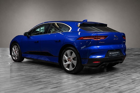 Jaguar I-PACE 3 of 5