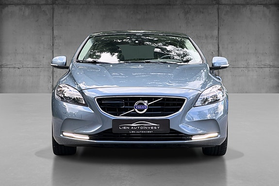 Volvo V40 2 of 5