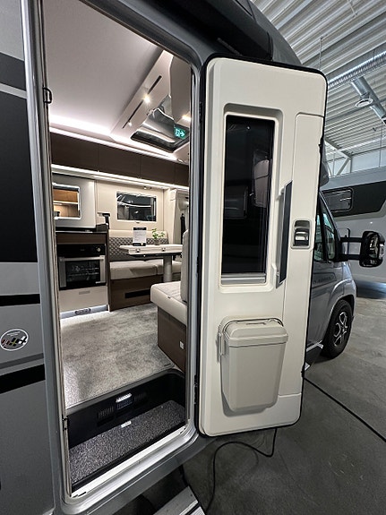 Bilde 11 av Adria CORAL SUPREME 670DC. 180HK. ADAPTIV-FARTSHOLDER.ALDE.