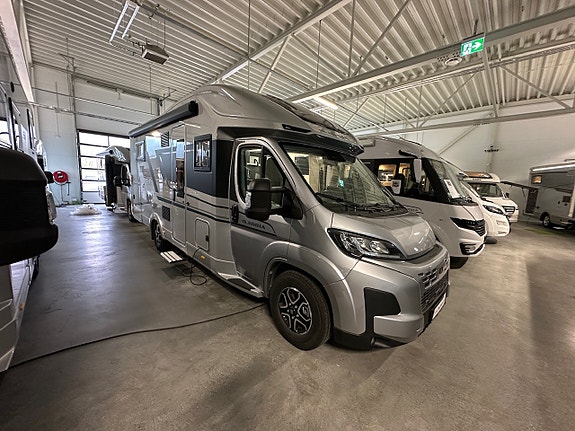 Adria CORAL SUPREME 670DC. 180HK. ADAPTIV-FARTSHOLDER.ALDE. 2 of 5