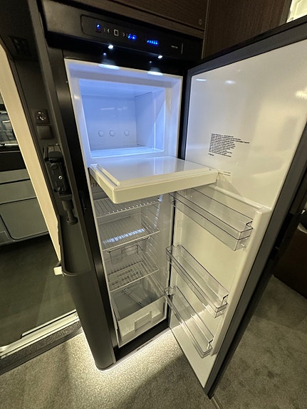 Bilde 21 av Adria CORAL SUPREME 670DC. 180HK. ADAPTIV-FARTSHOLDER.ALDE.