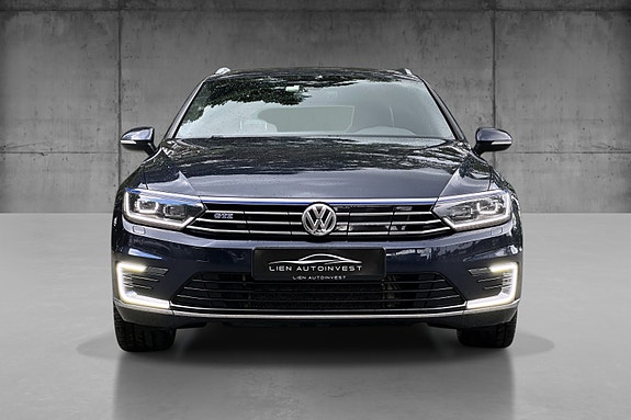 Volkswagen Passat 2 of 5