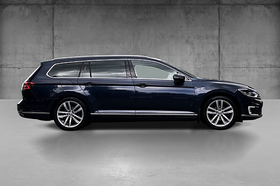 Volkswagen Passat 3 of 5