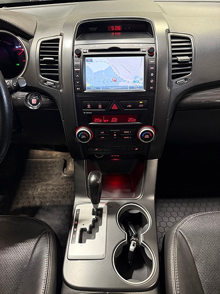 Kia Sorento 16 of 24