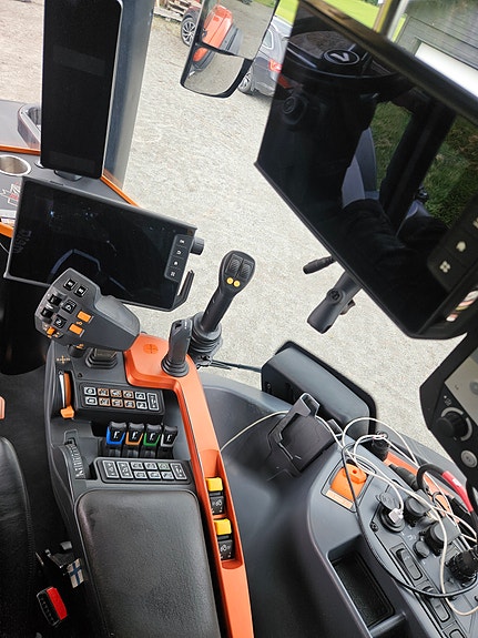 Valtra T255V med laster, fronthydraulikk og gps! 2022, kr 1 599 000,-
