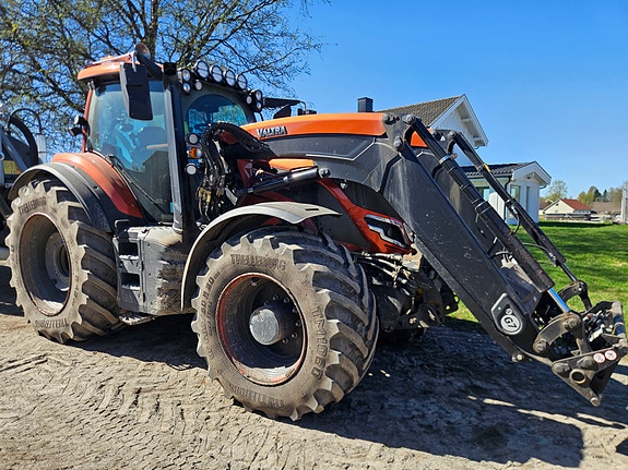 Valtra T255V med laster, fronthydraulikk og gps! 2022, kr 1 599 000,-