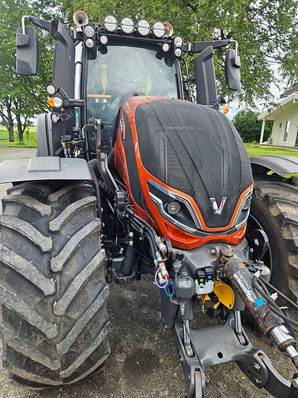 Valtra T255V med laster, fronthydraulikk og gps! 2 of 5