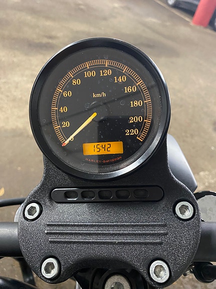 Harley-Davidson XL 883N Iron 15 of 20