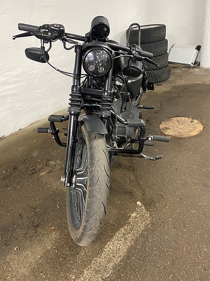 Harley-Davidson XL 883N Iron 2 of 5