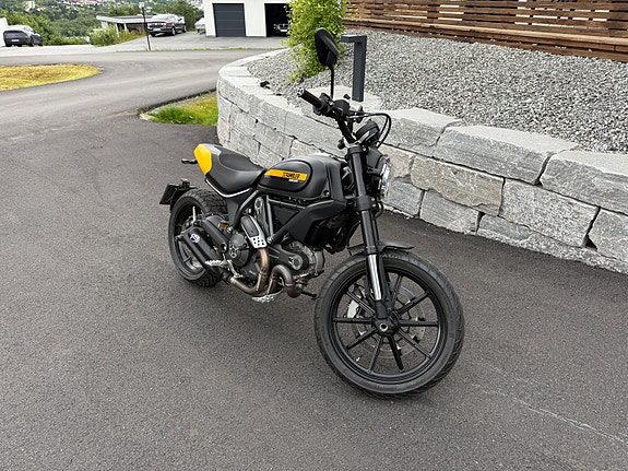 Ducati Scrambler Icon 2 of 5
