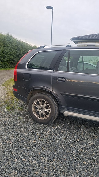 Volvo XC90 3 of 5