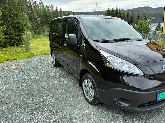Nissan e-NV200 3 of 5