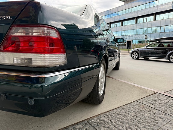 Mercedes-Benz S300 4 of 5