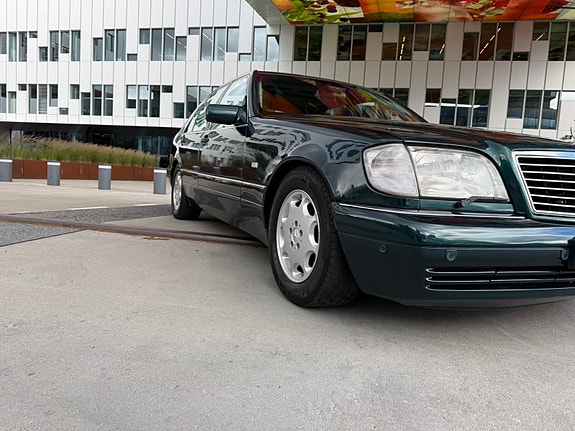 Mercedes-Benz S300 3 of 5