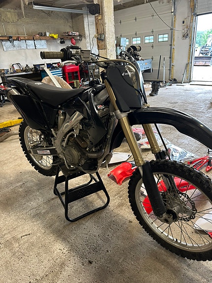 Honda Crf 450 r 2 of 5
